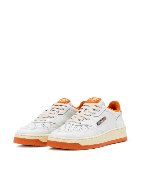 AUTRY Baskets MEDALIST LOW Blanc / Orange